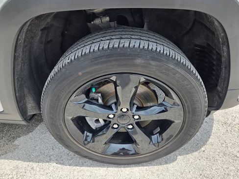 Used 2023 Jeep Grand Cherokee L Laredo RWD image 21