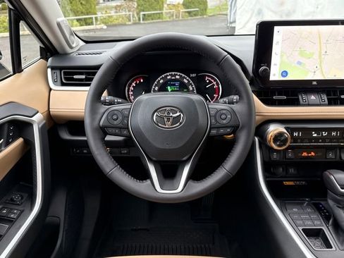 Used 2025 Toyota RAV4 XLE Premium image 14
