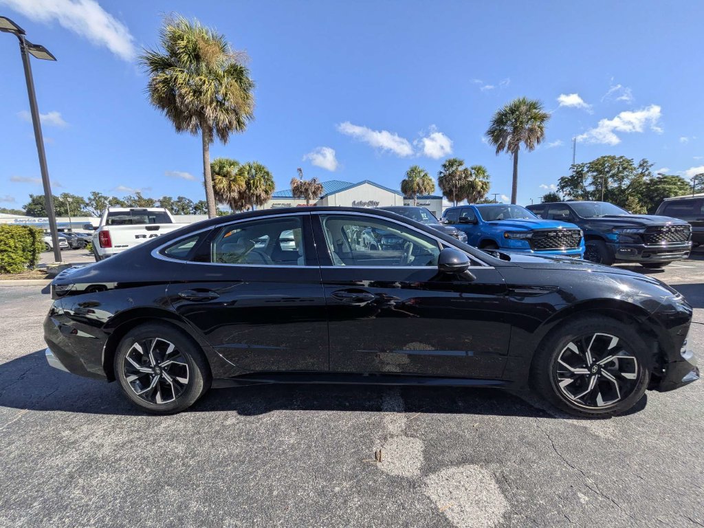Used 2025 Hyundai Sonata SEL FWD image 2