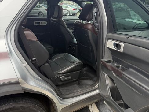 Used 2020 Ford Explorer Platinum w/ Premium Technology Package AWD/4WD image 34