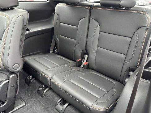 Certified 2022 GMC Acadia AT4 w/ Preferred Package image 12