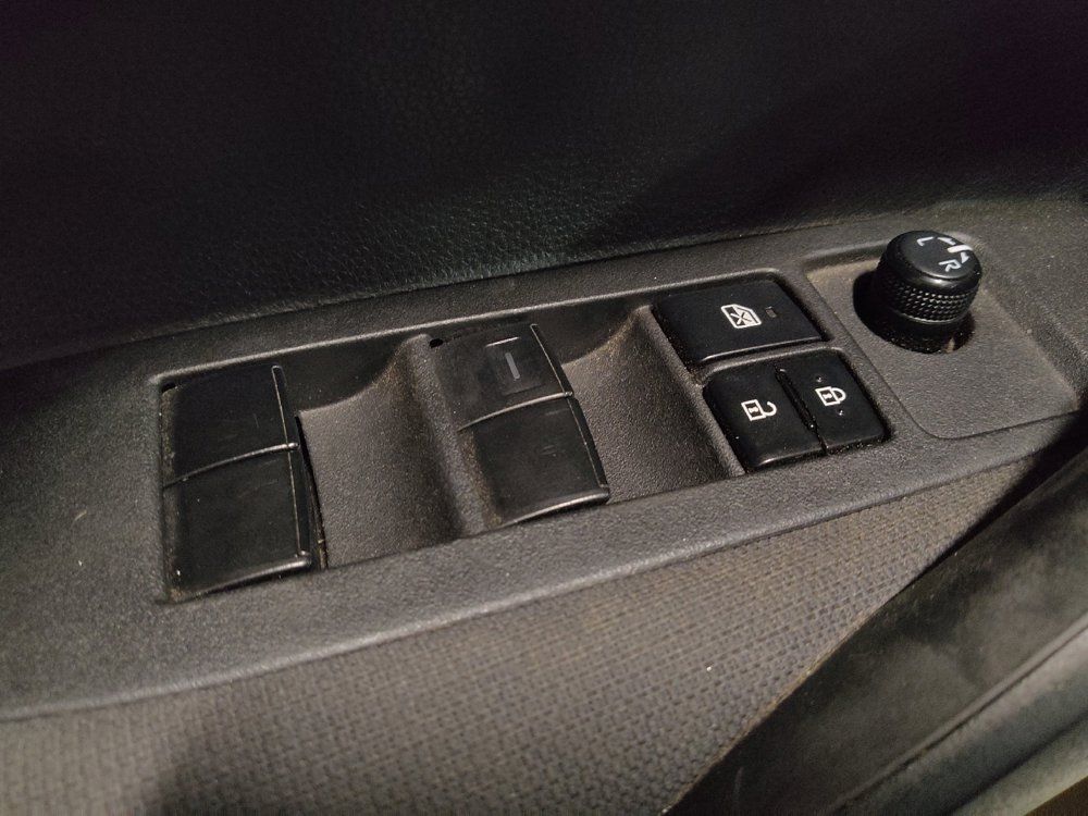 Used 2021 Toyota Corolla LE FWD image 27