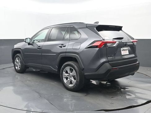 Used 2022 Toyota RAV4 XLE w/ Convenience Package FWD image 3