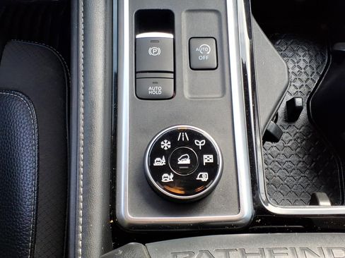 Used 2022 Nissan Pathfinder SL w/ SL Black Package image 21