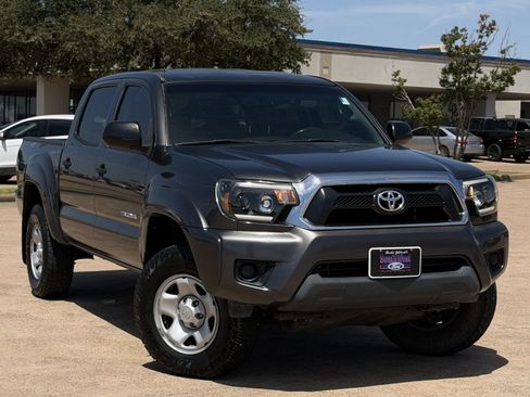Used 2012 Toyota Tacoma PreRunner w/ SR5 Pkg RWD image 2