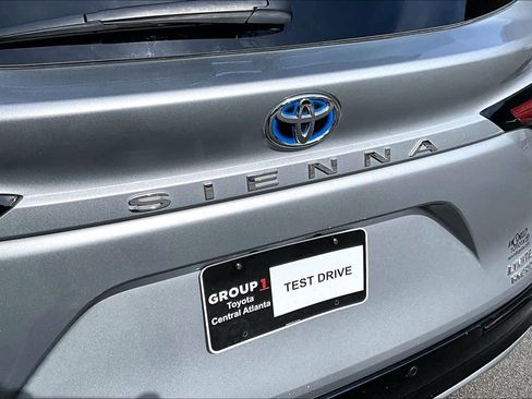 Certified 2024 Toyota Sienna Limited FWD image 31