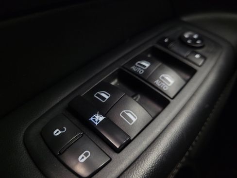 Used 2018 Jeep Grand Cherokee Altitude image 27