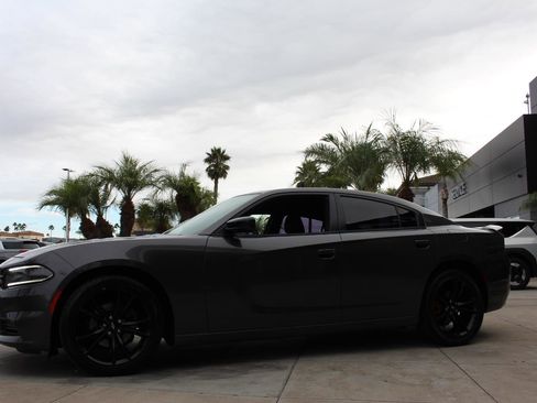 Used 2018 Dodge Charger SXT w/ Blacktop Package image 5