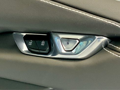 Used 2023 Chevrolet Corvette Stingray Coupe w/ Z51 Performance Package image 39