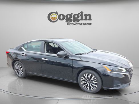 Used 2024 Nissan Altima 2.5 SV image 7