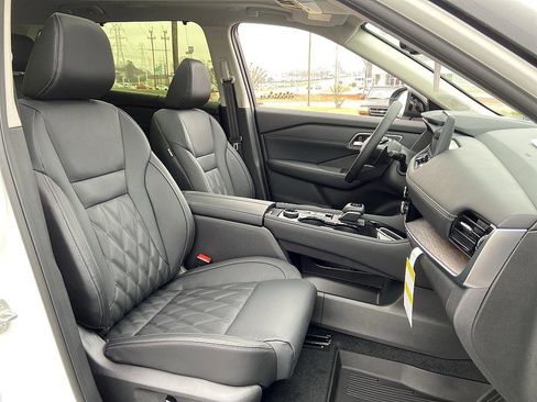 New 2026 Nissan Rogue Platinum image 18