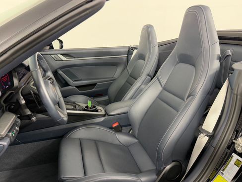 Used 2025 Porsche 911 Carrera image 5