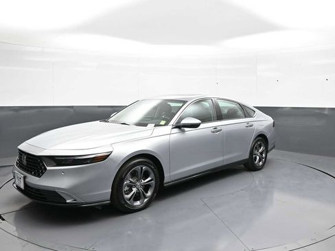 Used 2025 Honda Accord EX-L image 10