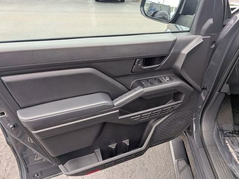 Used 2024 Toyota Tacoma SR AWD/4WD image 15