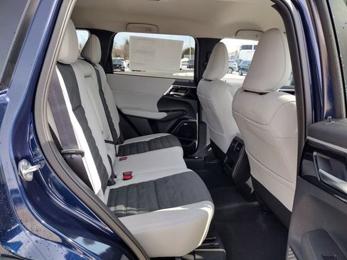 New 2026 Mitsubishi Outlander SE image 10