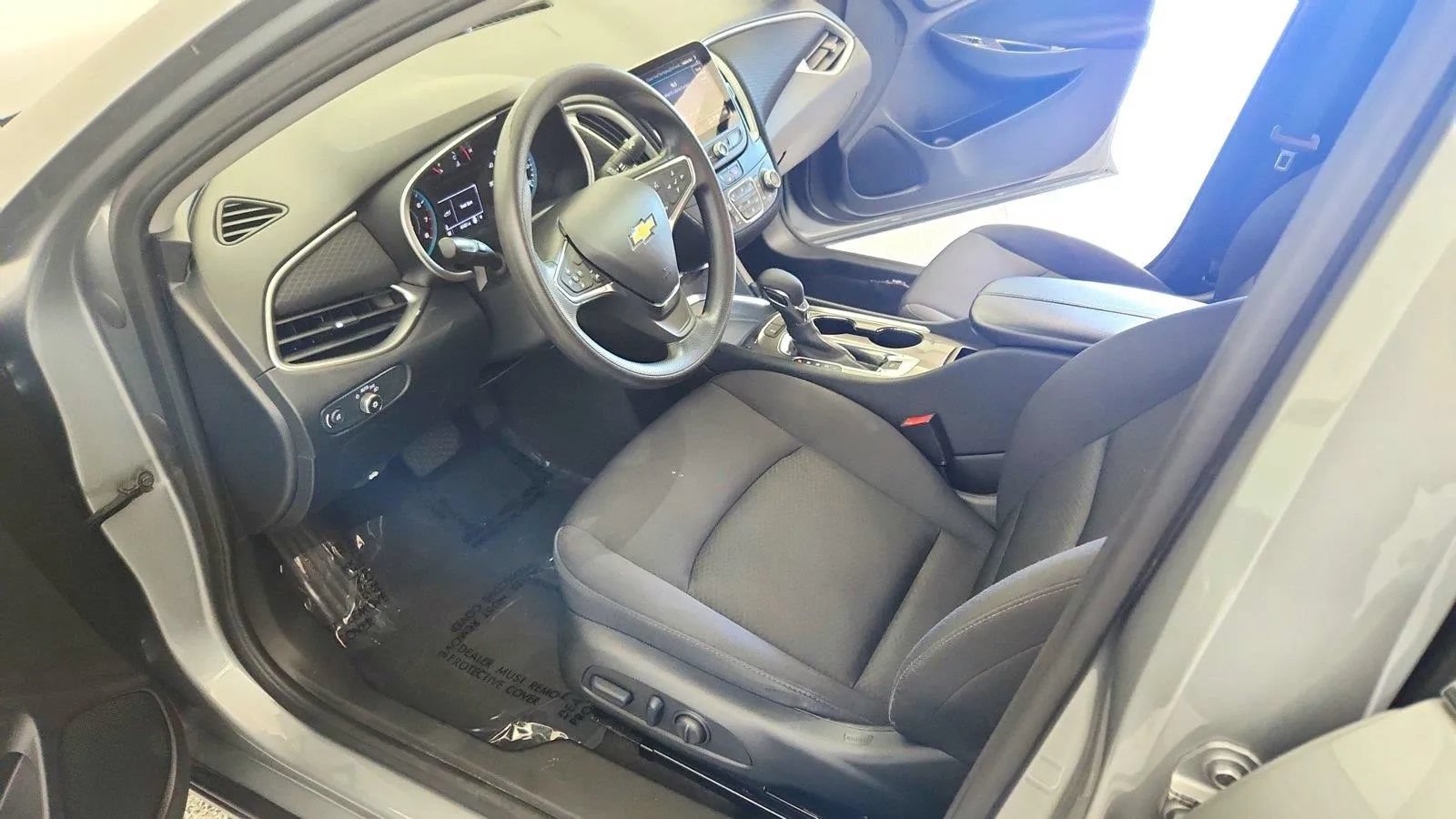 Used 2025 Chevrolet Malibu LT FWD image 14