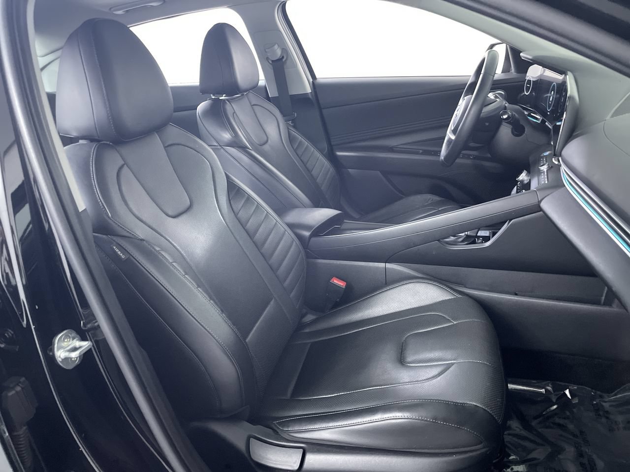 Used 2022 Hyundai Elantra Limited FWD image 26