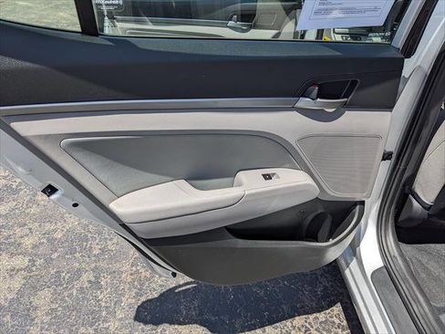 Used 2018 Hyundai Elantra SEL FWD image 12