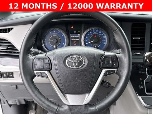 Used 2018 Toyota Sienna XLE w/ XLE Navigation Package FWD image 19