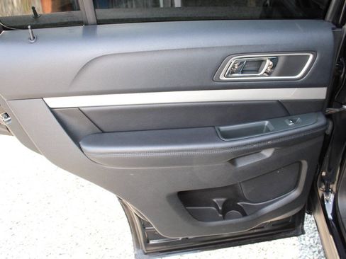 Used 2016 Ford Explorer XLT w/ Equipment Group 202A AWD/4WD image 23