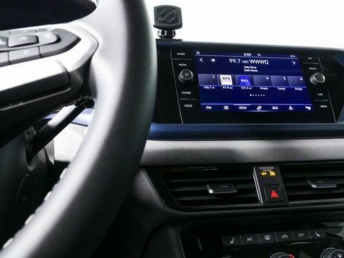 Certified 2023 Volkswagen Taos SE w/ Black Wheel Package image 16