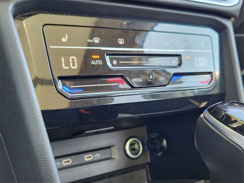 Used 2025 Volkswagen Taos SE image 13