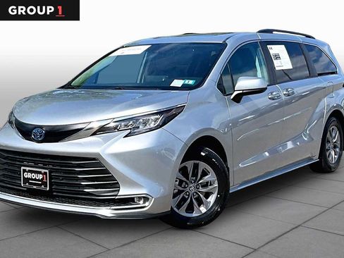Certified 2023 Toyota Sienna XLE AWD/4WD image 1
