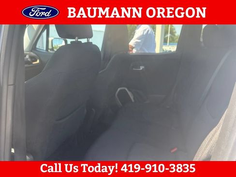 Used 2017 Jeep Renegade Latitude FWD image 13