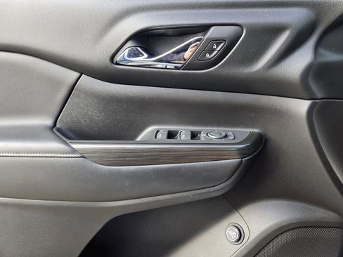 Used 2017 GMC Acadia SLT image 18