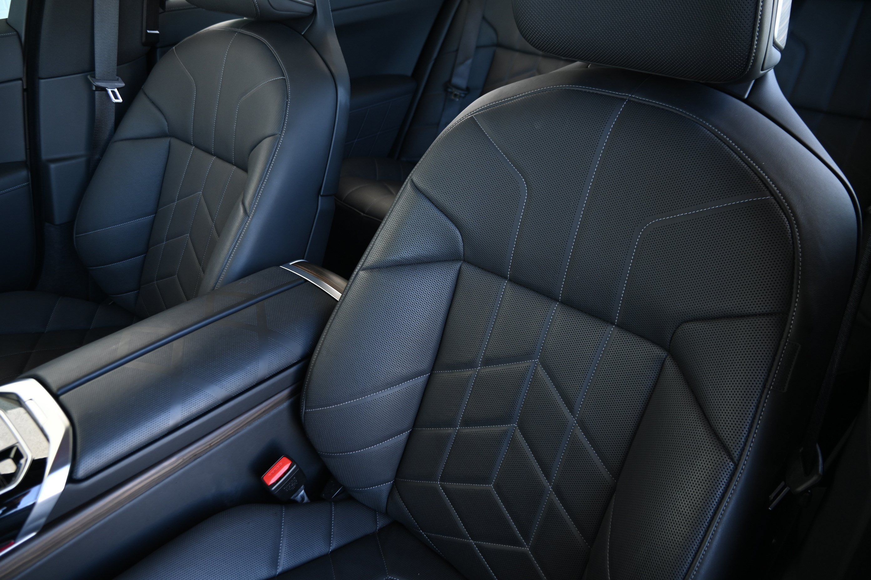 Certified 2024 BMW 740i RWD image 11