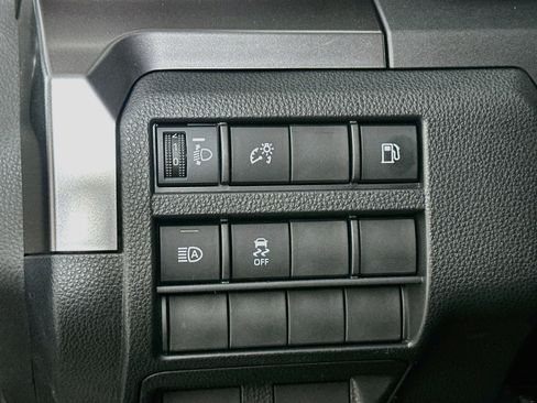 Used 2025 Toyota 4Runner SR5 AWD/4WD image 17