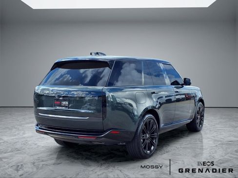 Used 2025 Land Rover Range Rover SE AWD/4WD image 7