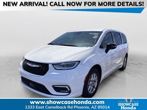 Used 2024 Chrysler Pacifica Touring FWD image 1