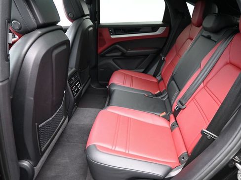 Certified 2025 Porsche Cayenne Coupe AWD/4WD image 7