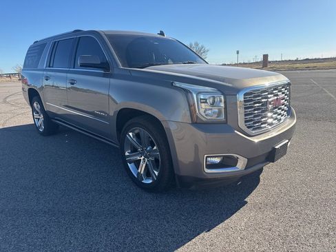 Used 2019 GMC Yukon XL Denali w/ Denali Ultimate Package image 3