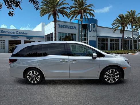 Used 2025 Honda Odyssey Elite image 9