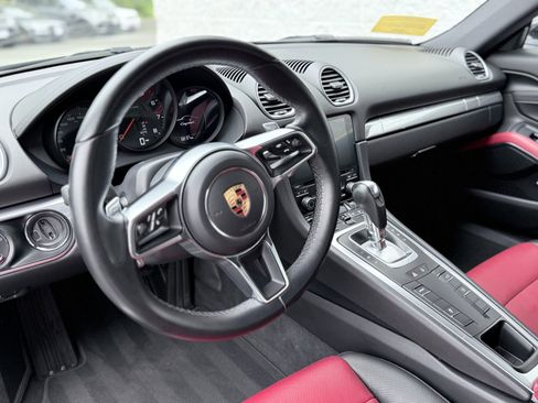Used 2018 Porsche 718 Cayman RWD image 16