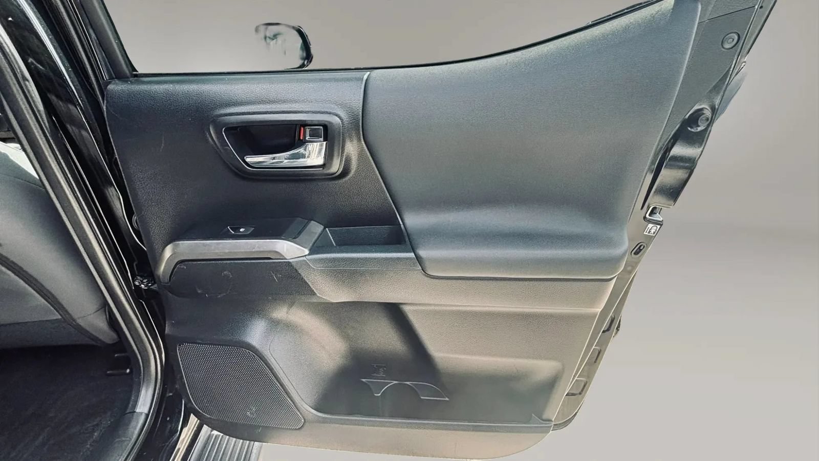 Used 2018 Toyota Tacoma TRD Sport RWD image 13