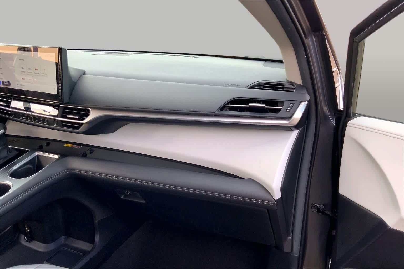 Certified 2025 Toyota Sienna XLE FWD image 18