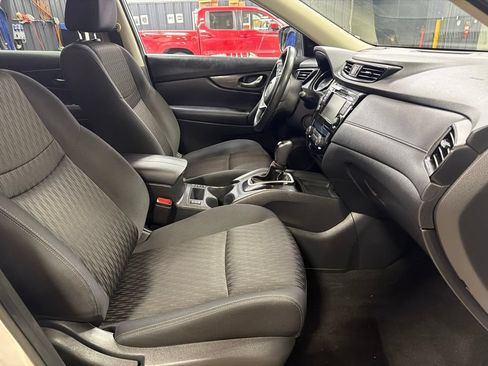 Used 2018 Nissan Rogue SV w/ Premium Package AWD/4WD image 12