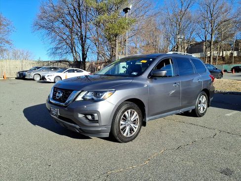 Used 2017 Nissan Pathfinder SL w/ SL Tech Package image 3