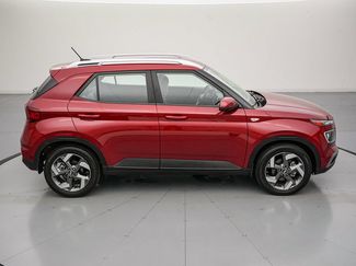 Used 2025 Hyundai Venue Limited FWD video 3