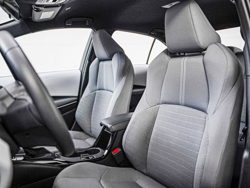 Used 2025 Toyota Corolla SE image 11