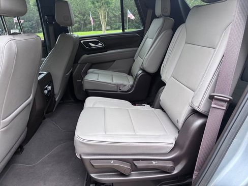 Used 2024 GMC Yukon SLT w/ SLT Luxury Package RWD image 17