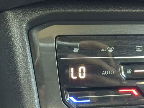 Used 2023 Volkswagen Tiguan SE R-Line image 21