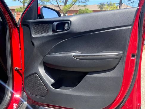 Used 2023 Hyundai Venue Limited image 23