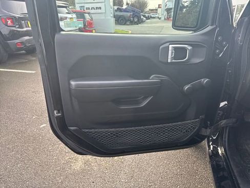 Used 2019 Jeep Wrangler Sport image 16