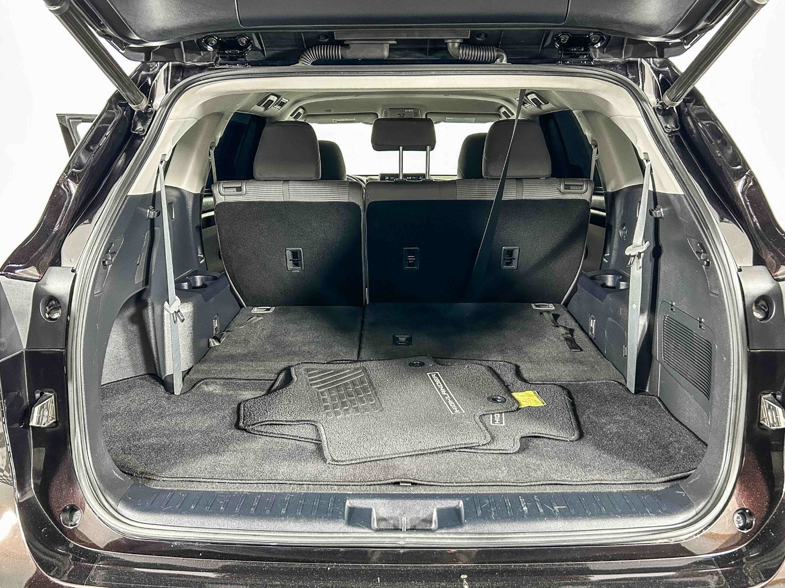 Used 2021 Toyota Highlander LE FWD image 26