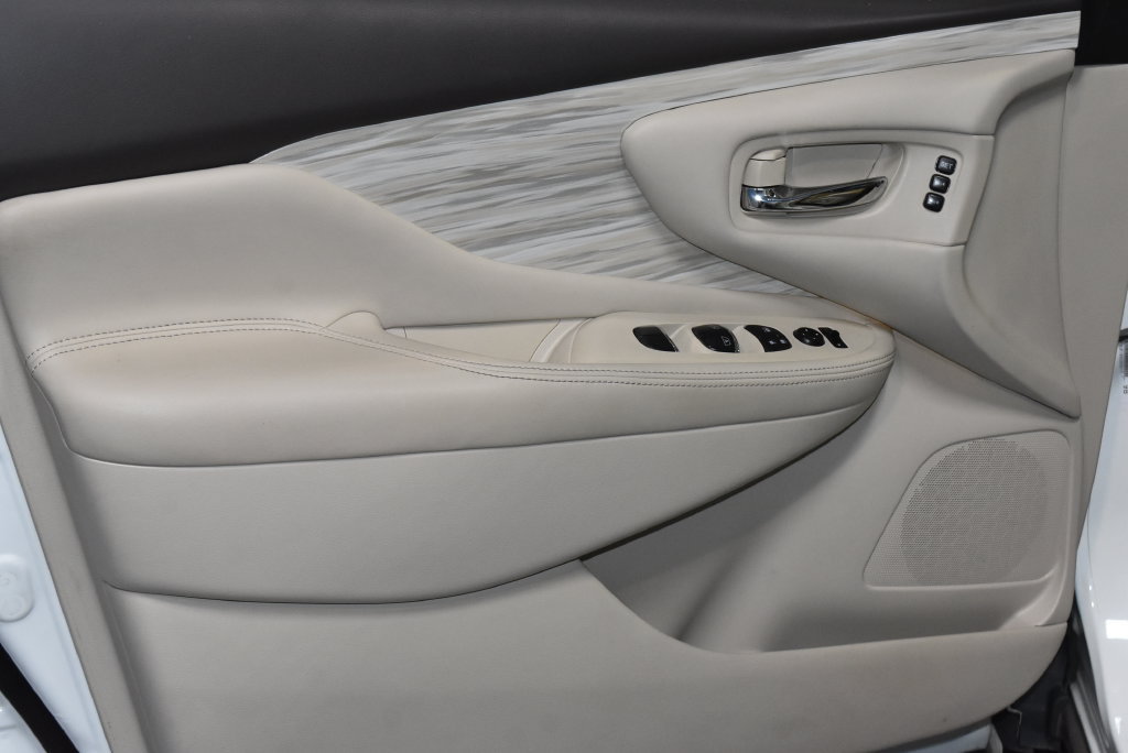 Used 2018 Nissan Murano Platinum FWD image 4