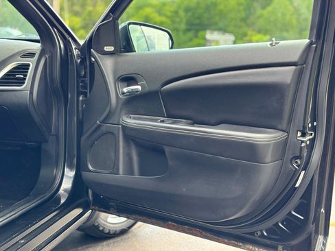 Used 2011 Dodge Avenger Lux FWD image 36